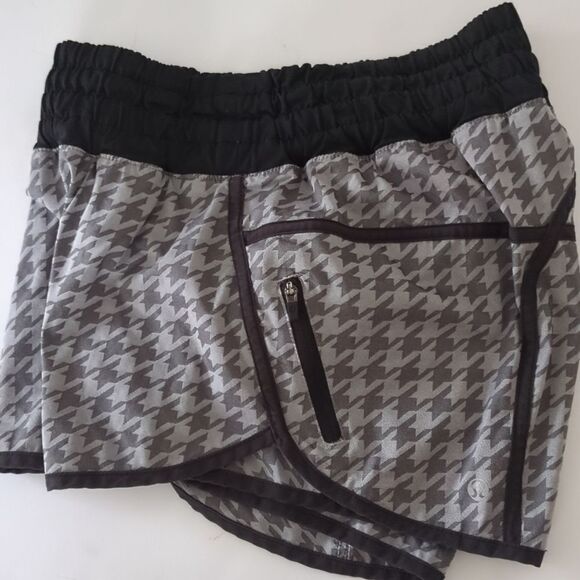 Lululemon Tracker Short II Giant Houndstooth 4” MR Sz 6 - Picture 5 of 10